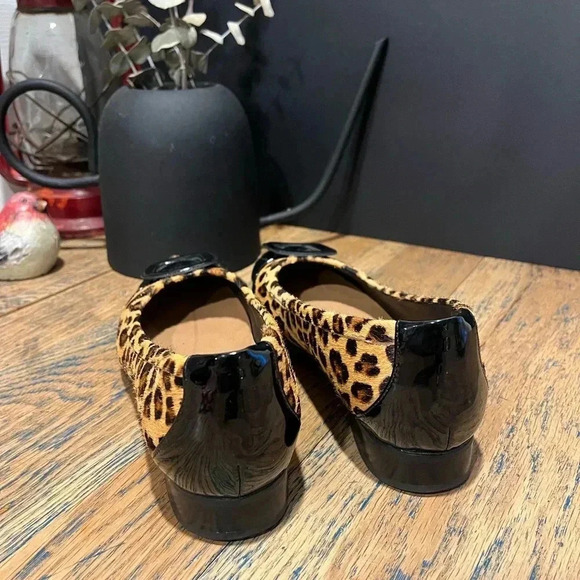 Clarks Unstructured Leopard Flats – Size 7 - Picture 7 of 11